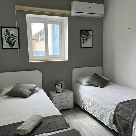 F4 Room 3, Private Room Two Single Beds Shared Bathroom Msida Esterno foto