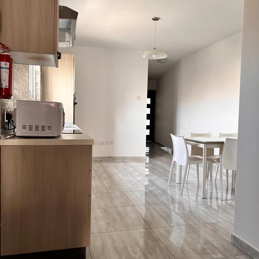 F4 Room 3, Private Room Two Single Beds Shared Bathroom Msida Esterno foto