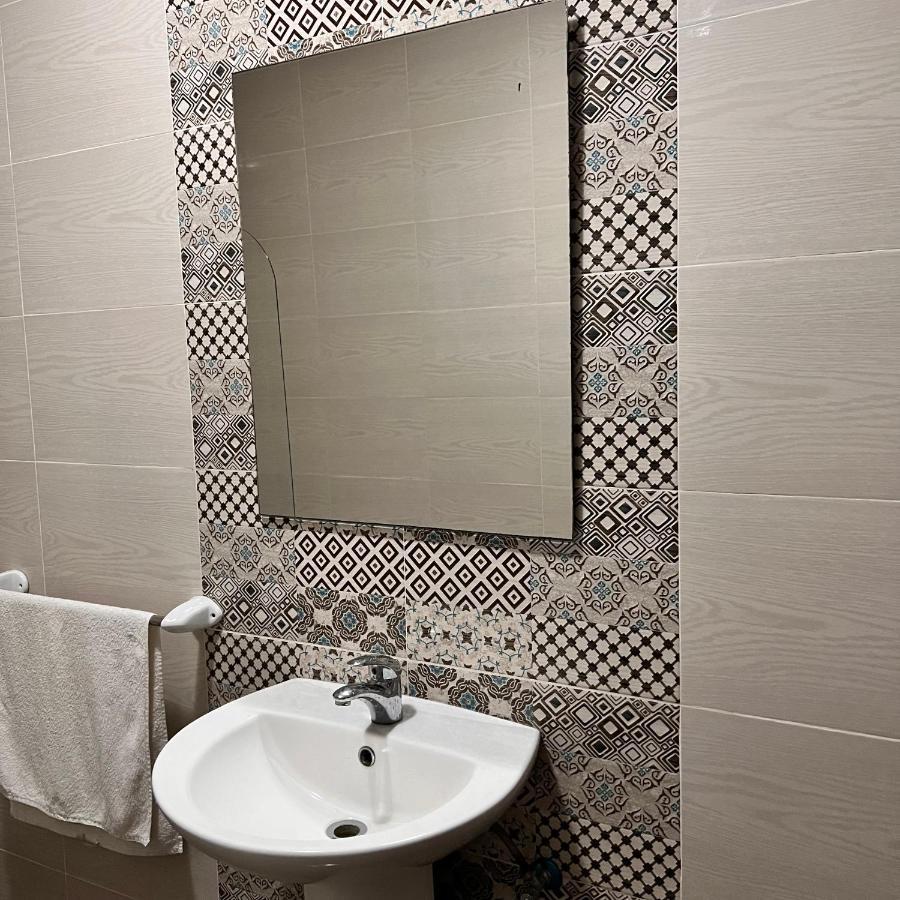 F4 Room 3, Private Room Two Single Beds Shared Bathroom Msida Esterno foto