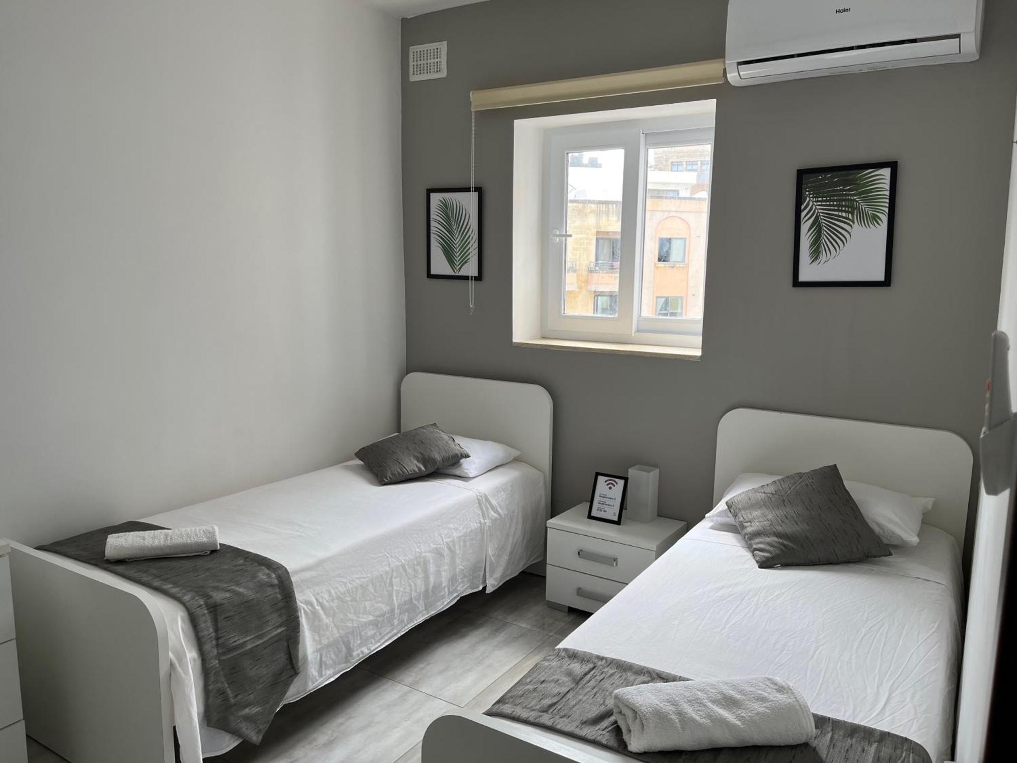 F4 Room 3, Private Room Two Single Beds Shared Bathroom Msida Esterno foto