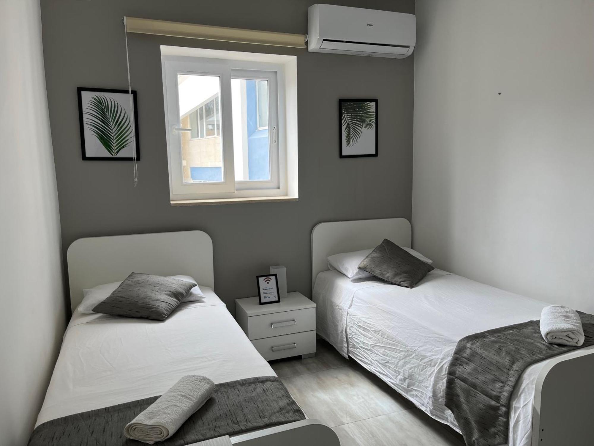 F4 Room 3, Private Room Two Single Beds Shared Bathroom Msida Esterno foto